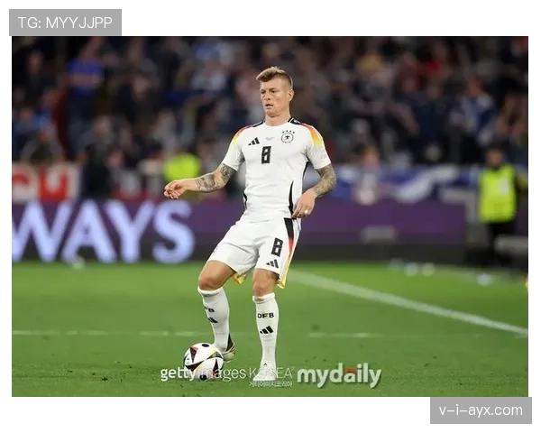 克罗斯中场组织力惊艳全场，引领球队掌控比赛节奏